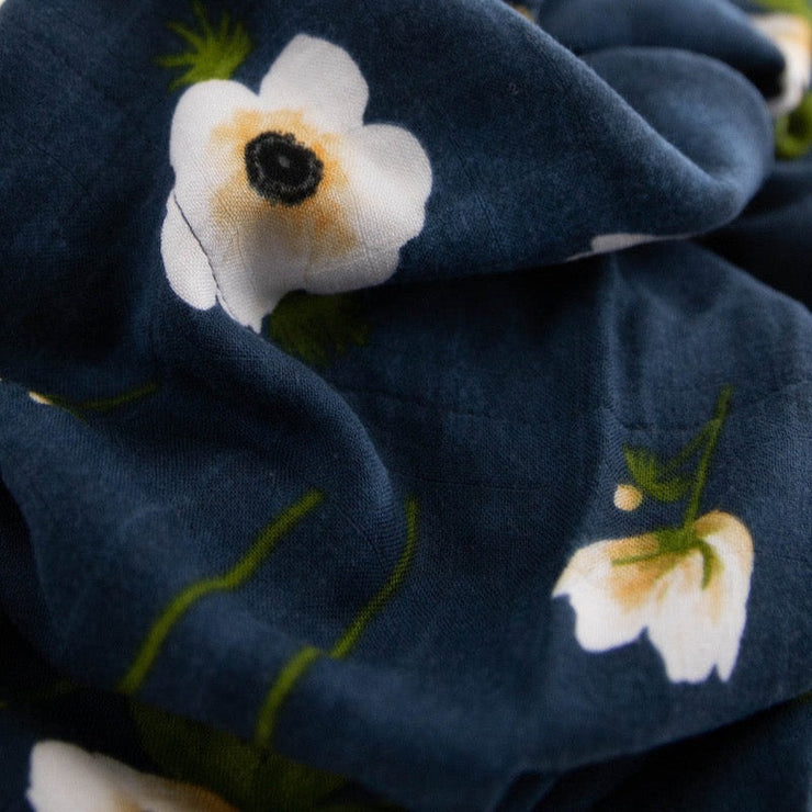 Deluxe Muslin Baby Quilt - White Anemone